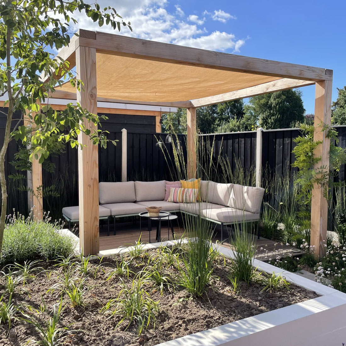 Aluminet schaduwdoek 3 x 4 m reflecterend zonnescherm gaas met UV-bestendig gaas voor bloemen, planten, terras en tuin, kas, schaduwnet met doorvoertules, zilver Aluminet schaduwdoek 3 x 4 m reflecterend zonnescherm gaas met UV-bestendig gaas voor bloemen, planten, terras en tuin, kas, schaduwnet met doorvoertules, zilver